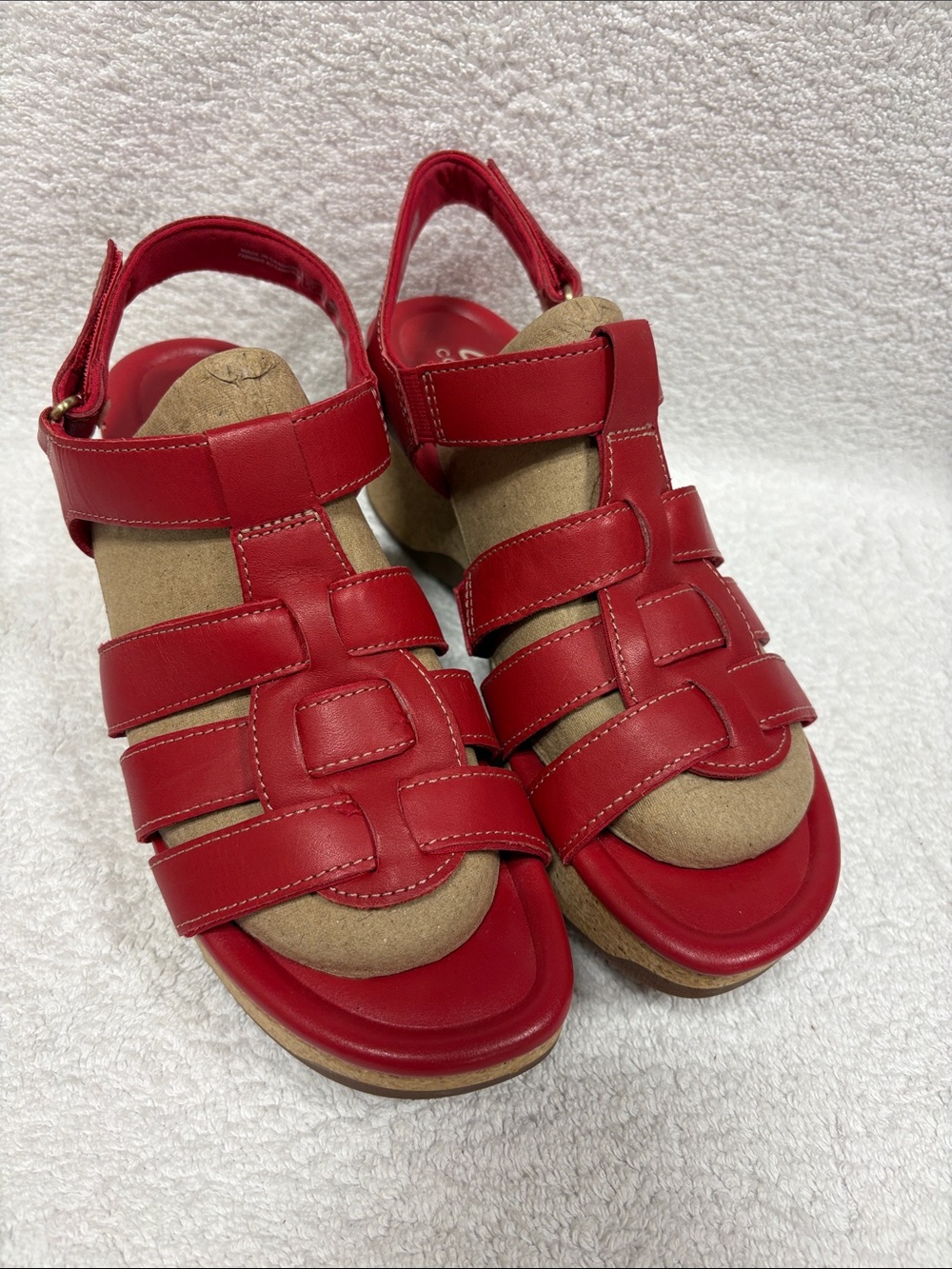Clarks Chelseah peak wedge Red Leather Strappy Comfort Sandals cork size 9 Euc
